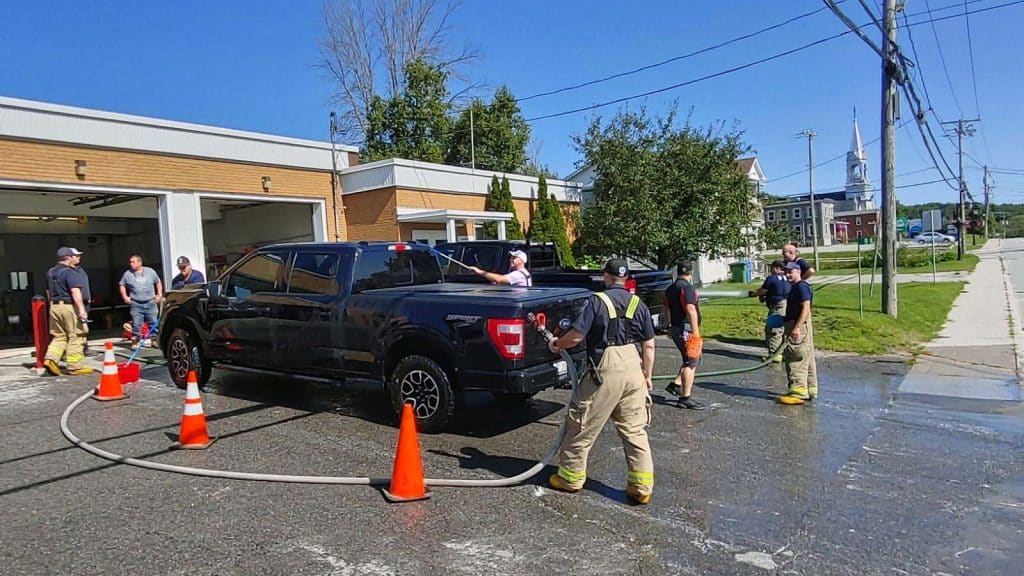 Lave-autos des Super Héros avec les pompiers de La Pêche 3 lave auto 27 aout 2023 02